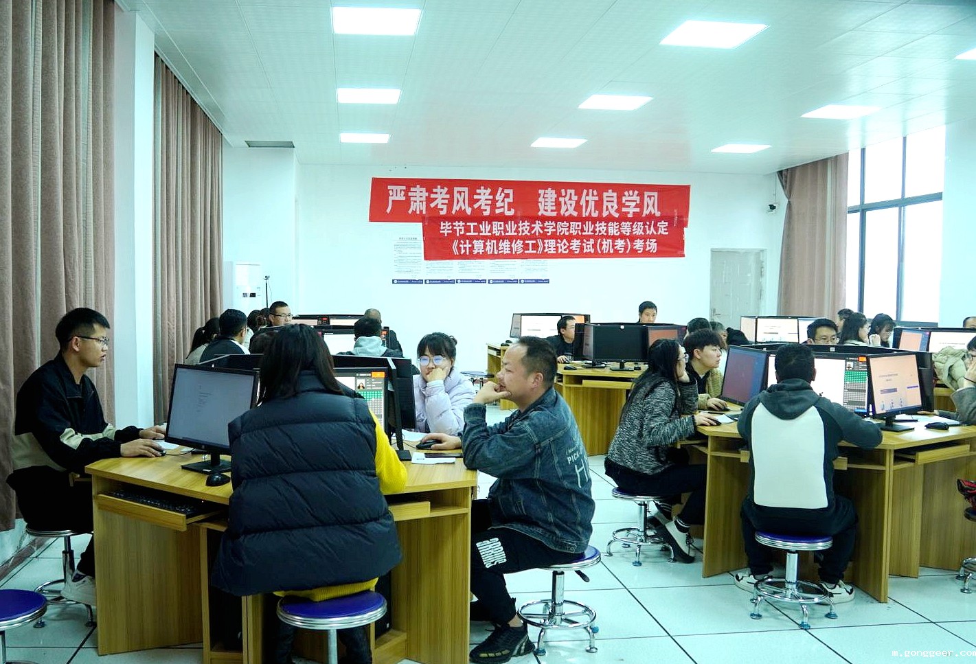 持续推进职业技能等级认定 不断推动“双师型”队伍建设