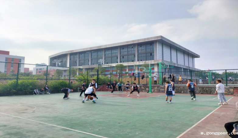 社会服务系举办篮球迎新杯比赛