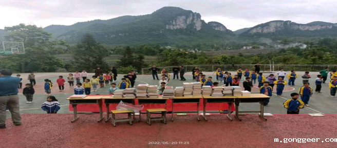 社会服务系开展乡村校园爱心行活动