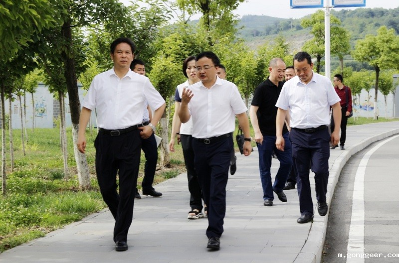 毕节市市委副书记、市长张集智一行到 新利体育平台官网首页入口调研