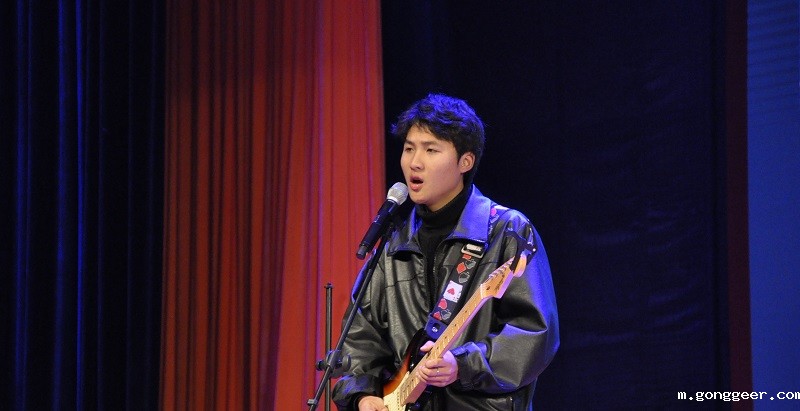 慢车道乐队演出