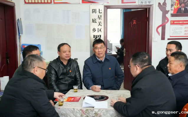 周杰带队赴乡村振兴驻村联系点走访调研