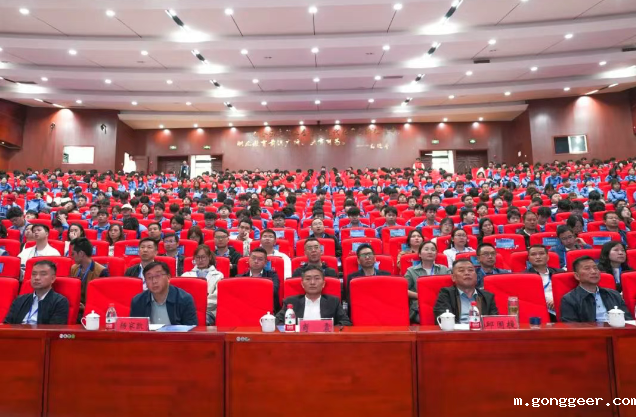 “技能照亮前程”典型事迹分享会在我院举行