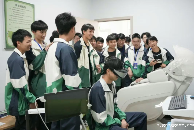 黔西市中等职业学校到我院开展游学交流活动