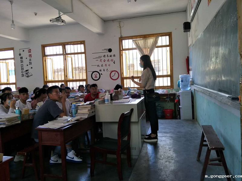 新利体育平台官网首页入口党群党支部以招生宣传为载体开展“主题党日”活动